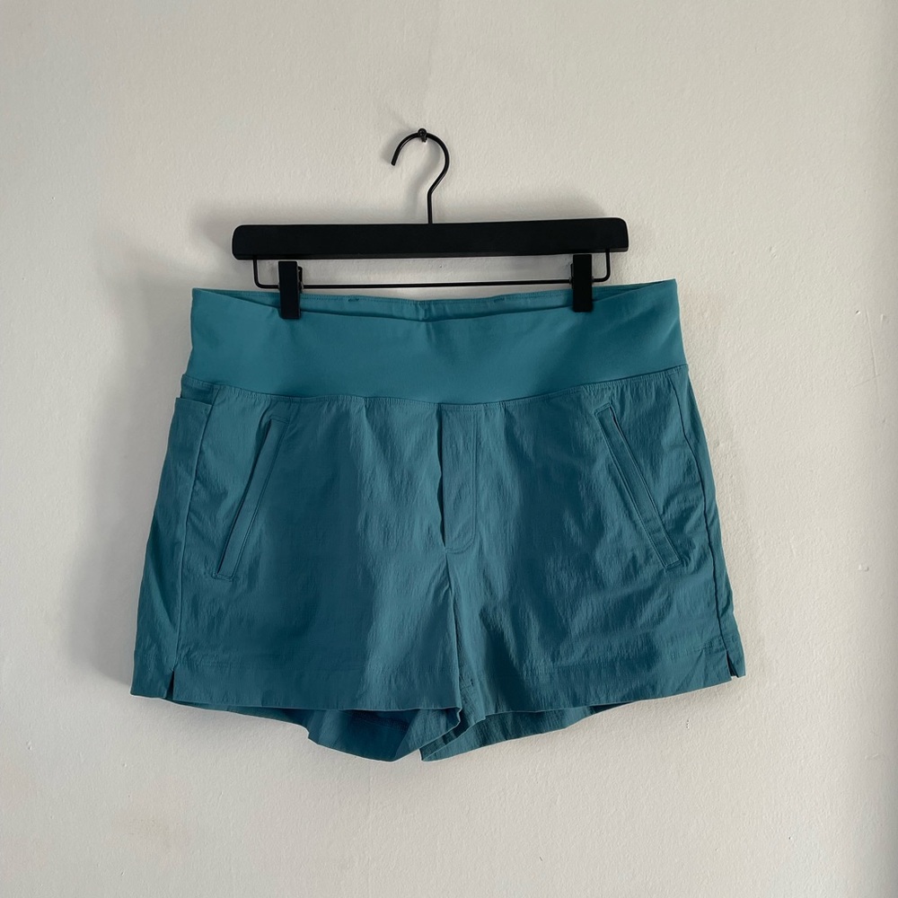 Athleta Teal High Rise Trekie North Shorts